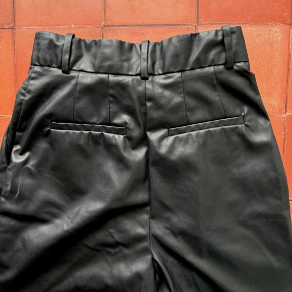 Sz 4 Petite H&M Black Faux Leather High Waist Ankle Length Tapered Pants GUC - Picture 6 of 6